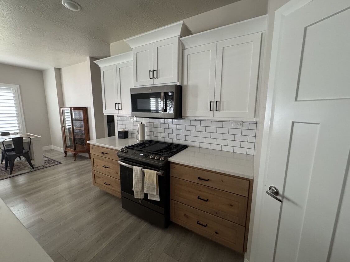 Building Photo - Ranch Rambler Home in Crescent Hills Subdi...