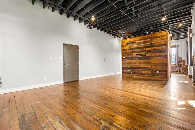 Foto del edificio - 558 St Francis St