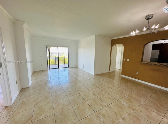 Building Photo - 9300 Fontainebleau Blvd