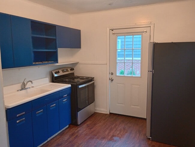 Building Photo - Two Bedroom Duplex in St. Albans