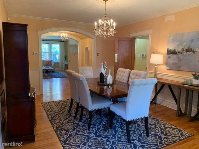 4 br, 2 bath Condo 6326 S Rosebury Ave 1... Condo for Rent in