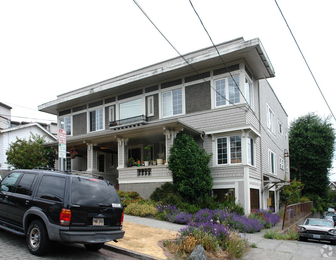 Building Photo - 714 1st Ave N