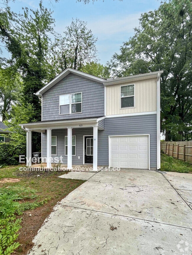 Building Photo - 821 Opal St
