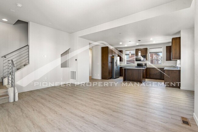 Foto del edificio - Spacious Townhouse with Washer/Dryer and 2...