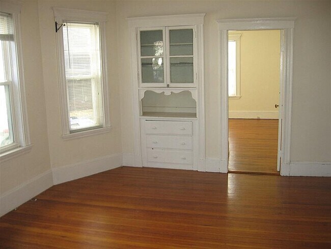 Building Photo - 76 Conwell Ave