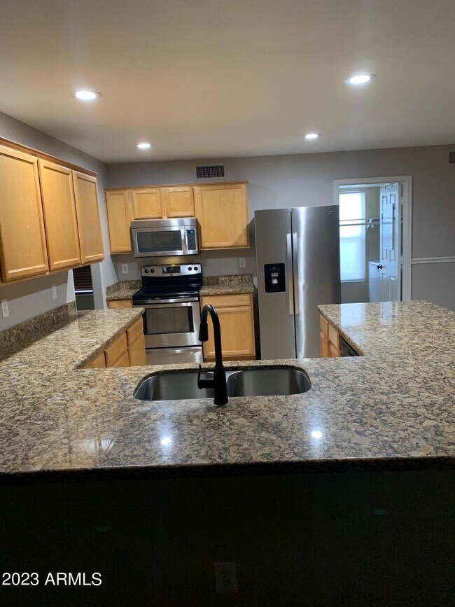 Foto del edificio - 494 W Cotton Ln
