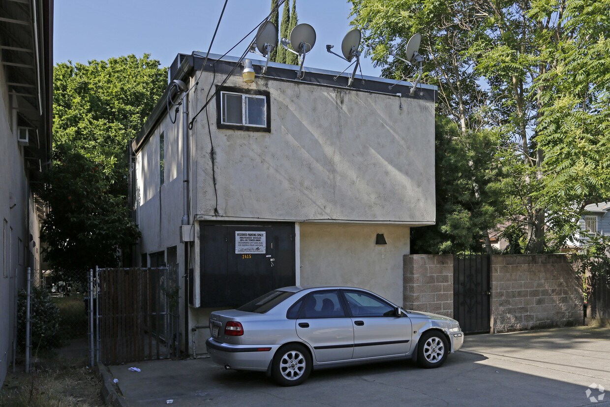 Building Photo - Lancer Apartments