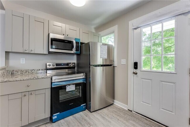 Foto del edificio - 680 Casplan St SW