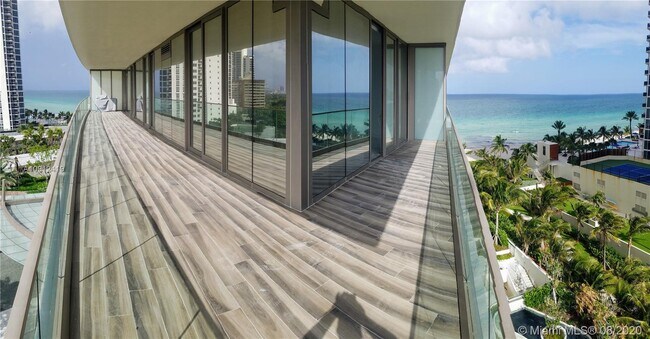 Foto del edificio - 18975 Collins Ave