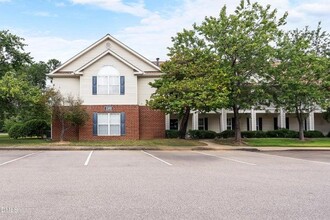Building Photo - 1122 Chenille Dr