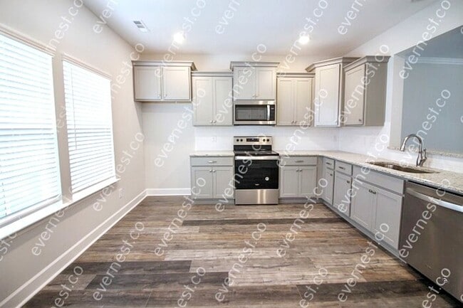 Building Photo - 821 Goswell Dr