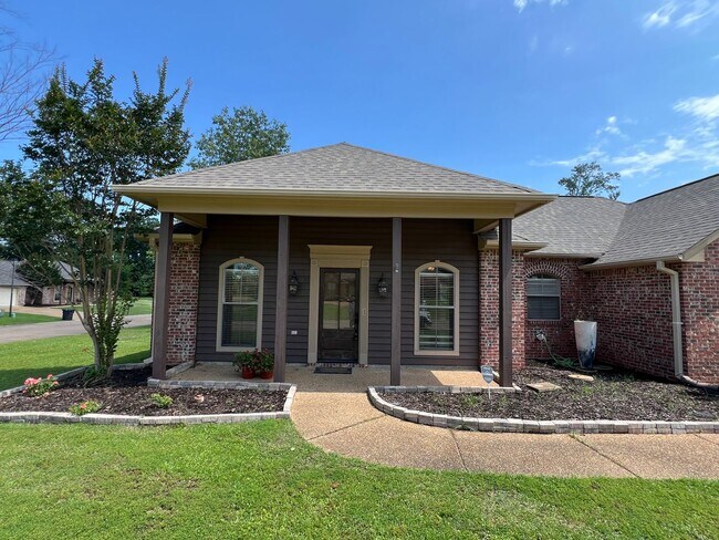Foto del edificio - 3 Bed/2 Bath Home in Pinebrook!!