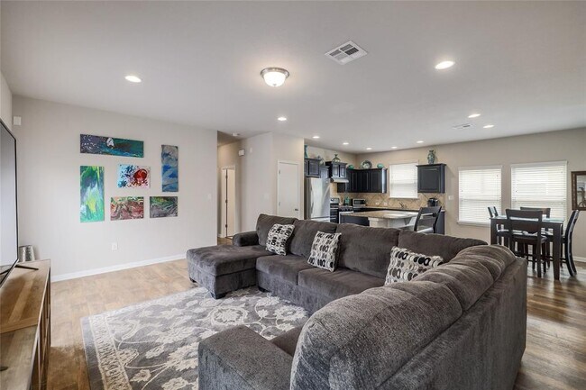 Foto del edificio - 413 Callahan Ln
