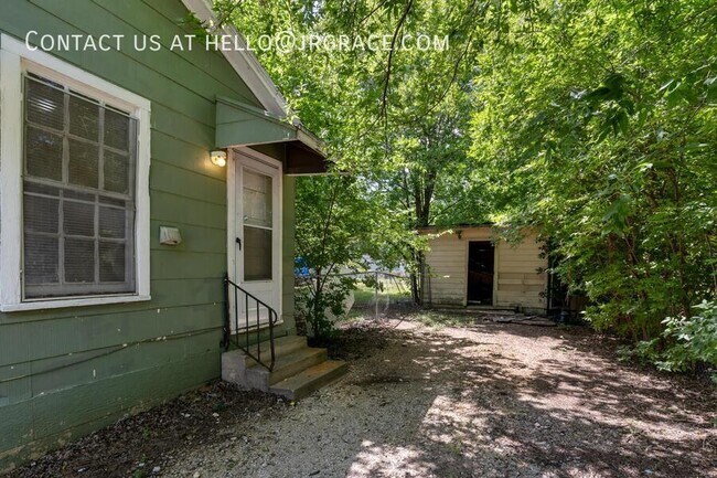 Building Photo - 3729 Parrott-