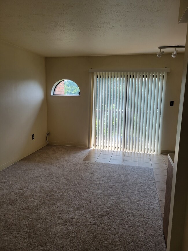 Building Photo - 3243 Niagara Square