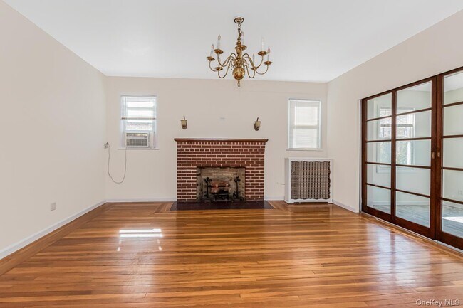 Foto del edificio - 5630 Riverdale Ave