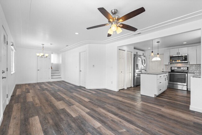 Foto del edificio - Remodelled Home In Large Backyard