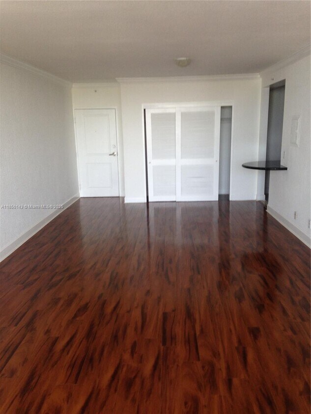 Building Photo - 401 69th St