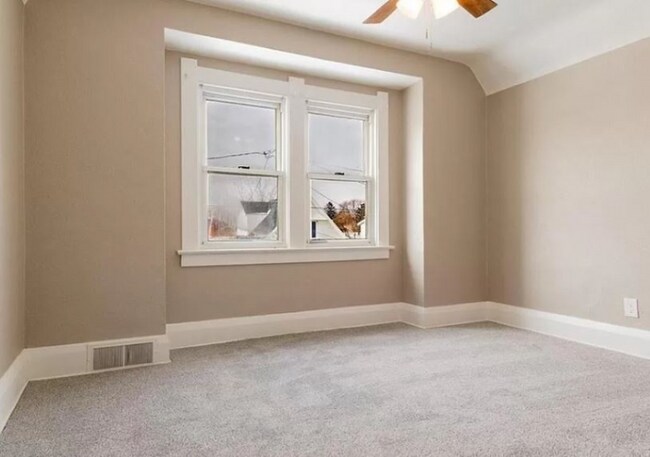 Building Photo - 463 Howland Ave