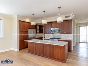 Building Photo - 7726 Ivanhoe Ave