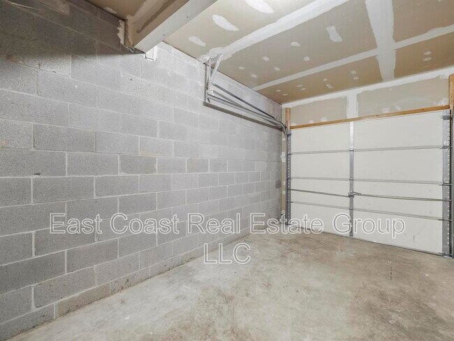 Building Photo - 6100 Newport Terrace