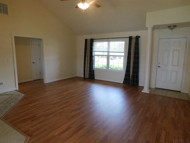 Building Photo - 10614 Fall Creek Dr