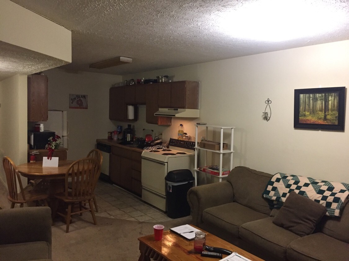 Primary Photo - 600 Robey St