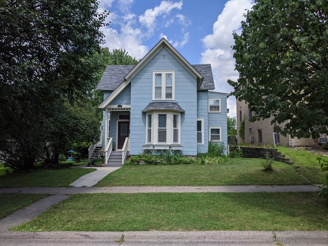 Exterior - Second Floor entrance located to the left of front door. - 1030 Manvel St