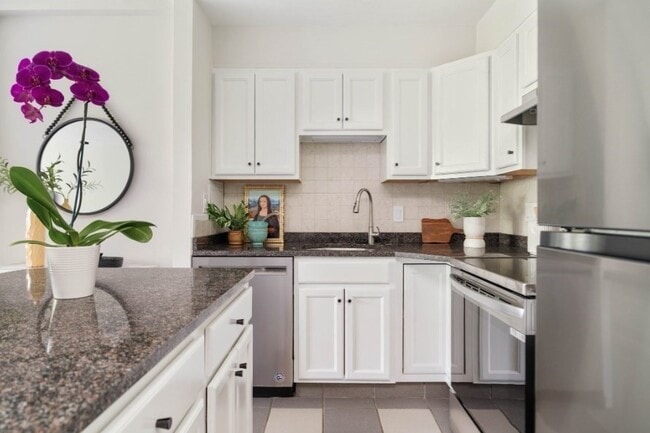 Building Photo - 7 Concord Ave