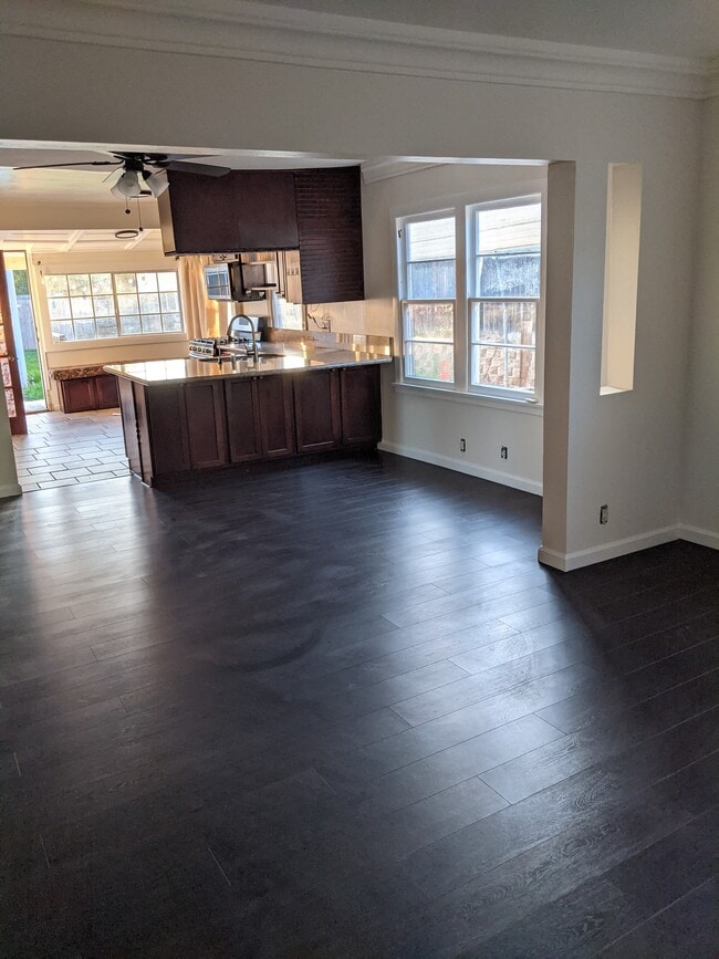 Foto del edificio - 931 Rock Springs Rd