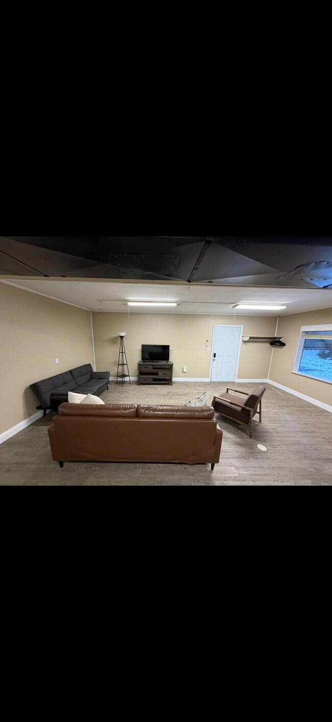 Foto del edificio - 823 Hawkins Dr