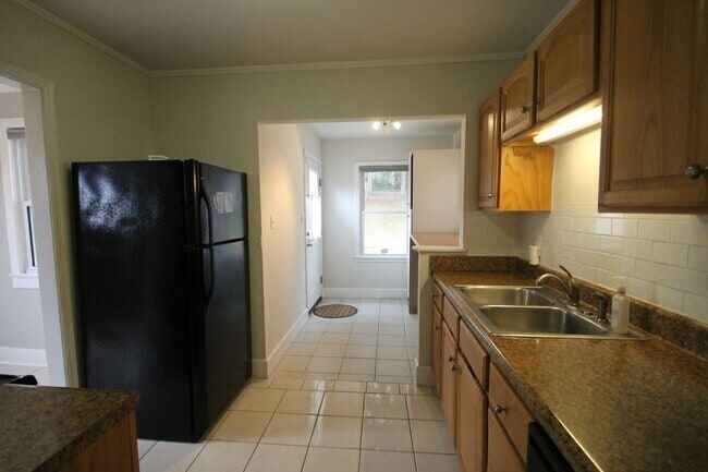 Building Photo - 942 McDow Dr