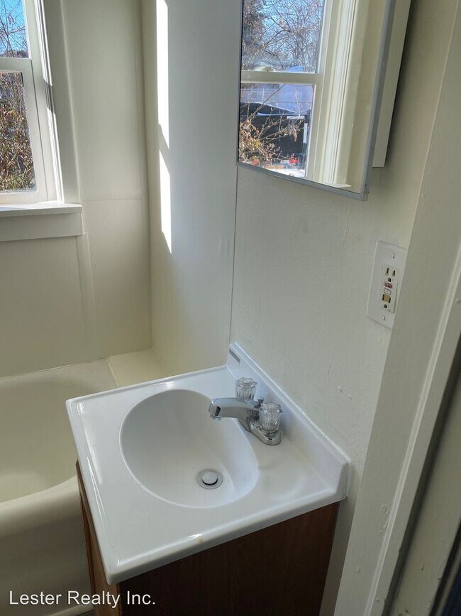 Building Photo - 1 br, 1 bath House - 2120 Applegate