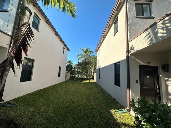 Photo - Northeast 208th Terrace, Miami, FL 33179 - 3 BR 3 BA townhouse