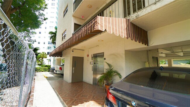 Foto del edificio - 833 West Ave