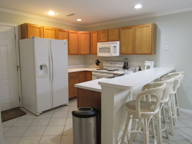 Foto del edificio - Lakefront 2 bedroom Condo For Rent