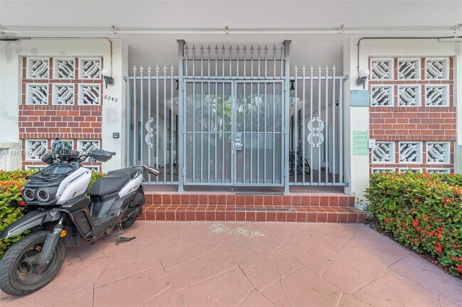 Foto del edificio - 8040 Tatum Waterway Dr