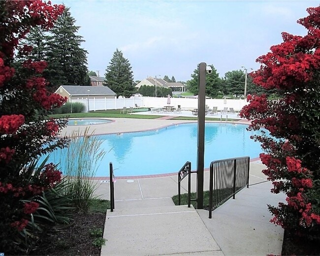 Building Photo - Great Berkshire Estates Condo HEAT INCLUDED