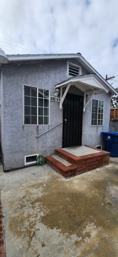 Front - 5829 1/2 Cimarron St
