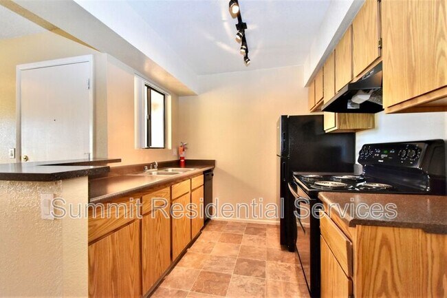 Foto del edificio - 811 E Prince Rd