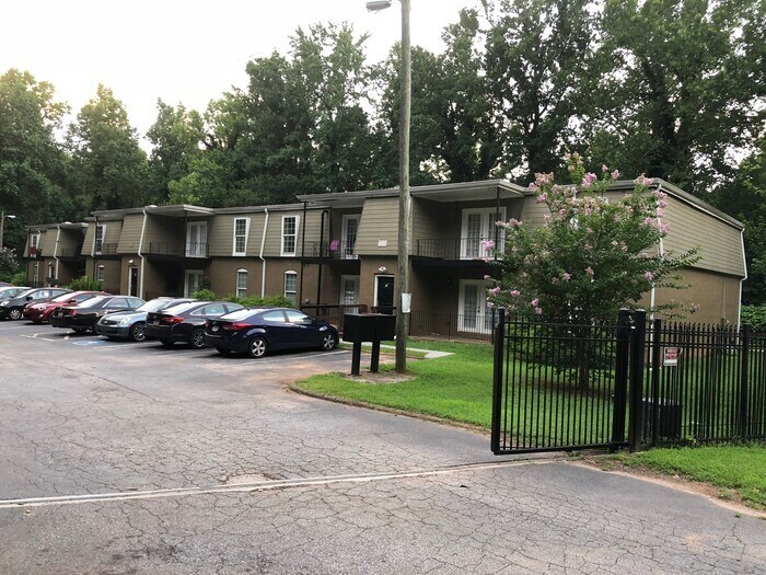 Primary Photo - Golden Apartments in Decatur