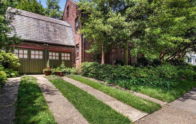 Photo - 5540 30th St NW House