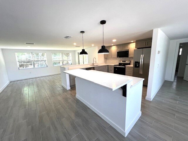 Building Photo - Beautiful 3/2 house in Gulf Harbor