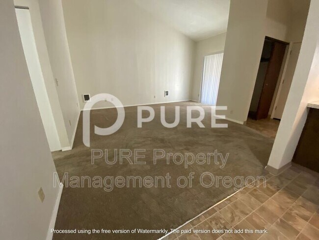 Building Photo - 9009 SE Clackamas Rd