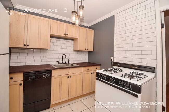 Foto del edificio - Fabulous renovation of Oakley apartment in...