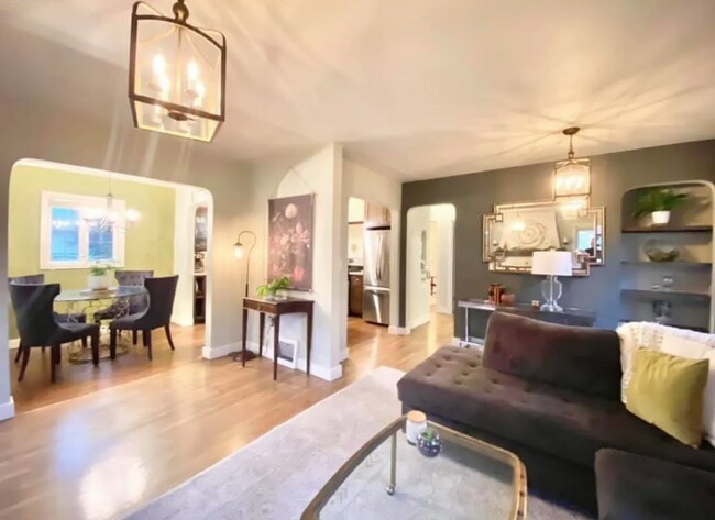 Building Photo - Enjoy this classic home in the Carter Park...
