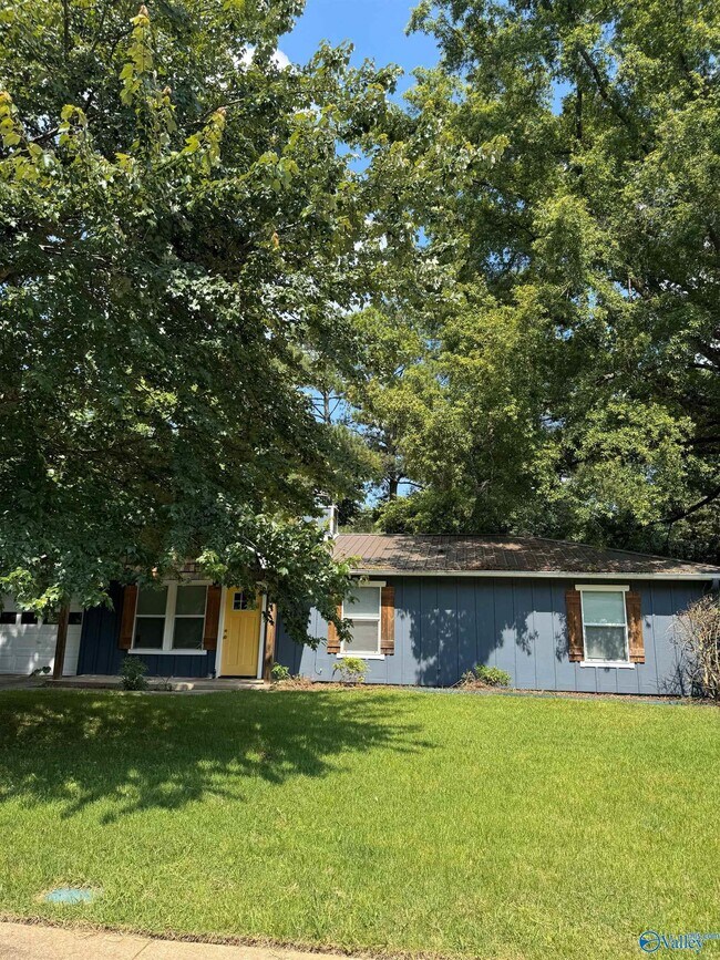 Building Photo - 902 Danmann Cir SE