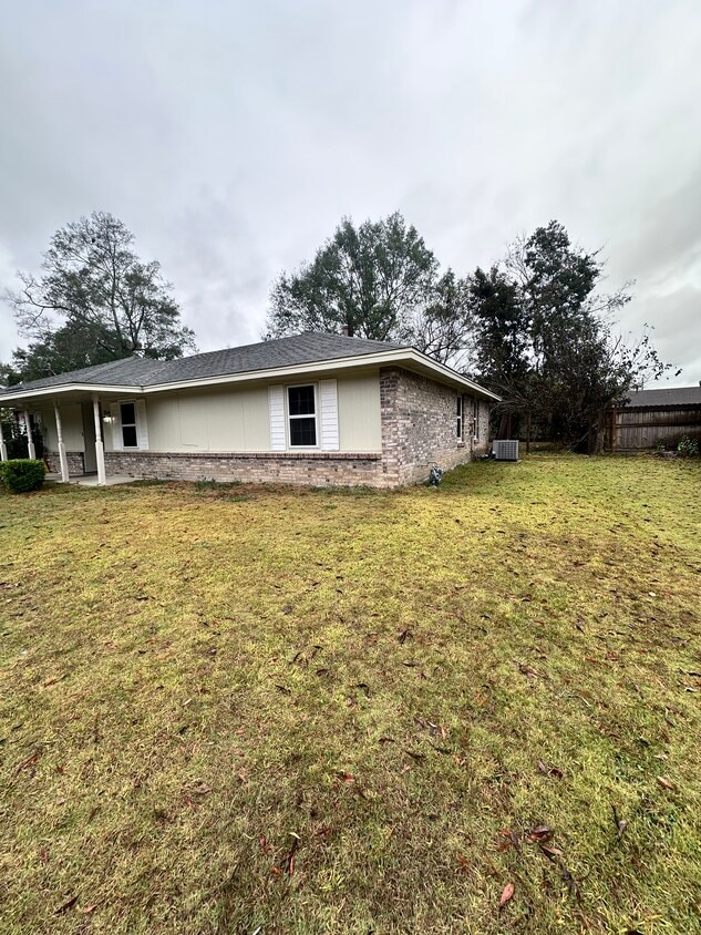 Foto del edificio - 761 Spring Valley Rd