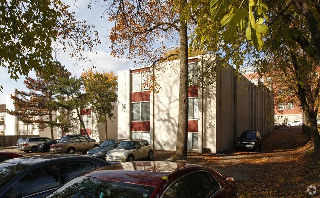 Building Photo - 316 E Madison St