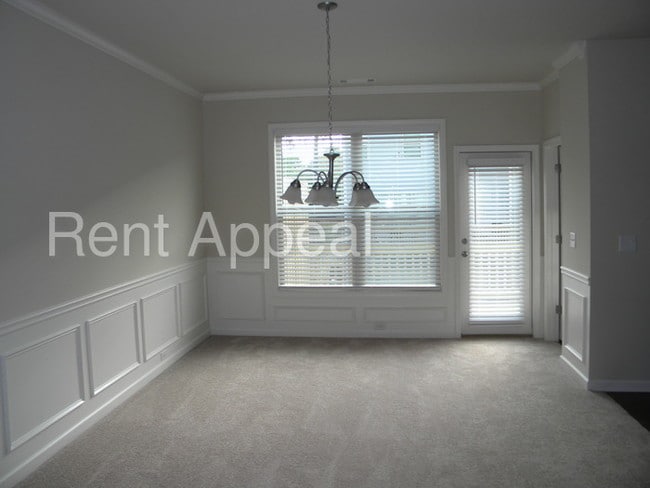 Building Photo - 2669 Grove Park Dr